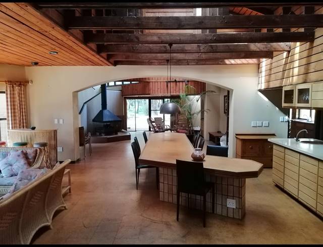 10 BEDROOM FREESTANDING TO LET IN EQUESTRIA